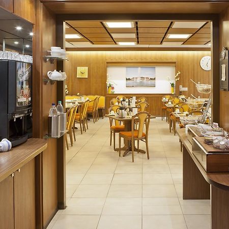 Hotel Blauer Karpfen Oberschleißheim エクステリア 写真