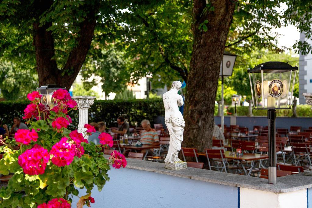 Hotel Blauer Karpfen Oberschleißheim エクステリア 写真
