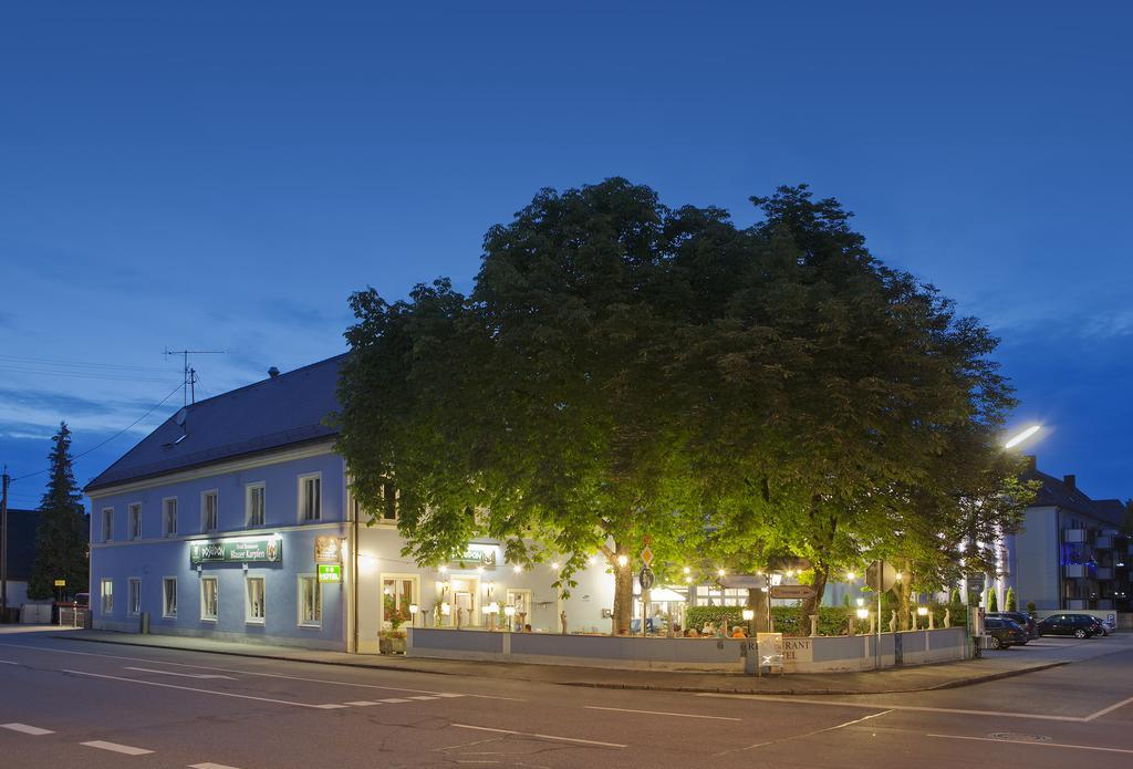 Hotel Blauer Karpfen Oberschleißheim エクステリア 写真