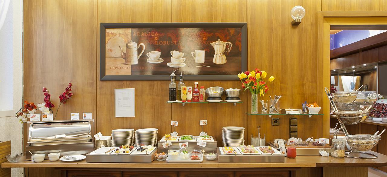 Hotel Blauer Karpfen Oberschleißheim エクステリア 写真