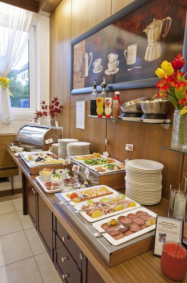 Hotel Blauer Karpfen Oberschleißheim エクステリア 写真