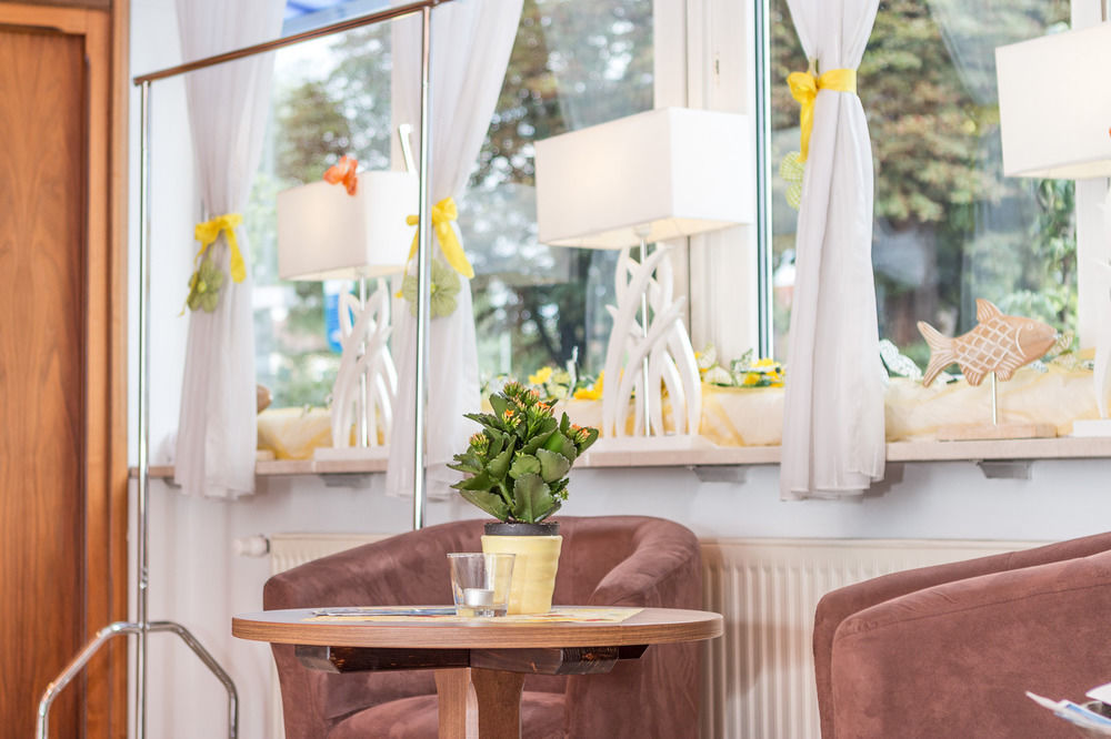 Hotel Blauer Karpfen Oberschleißheim エクステリア 写真