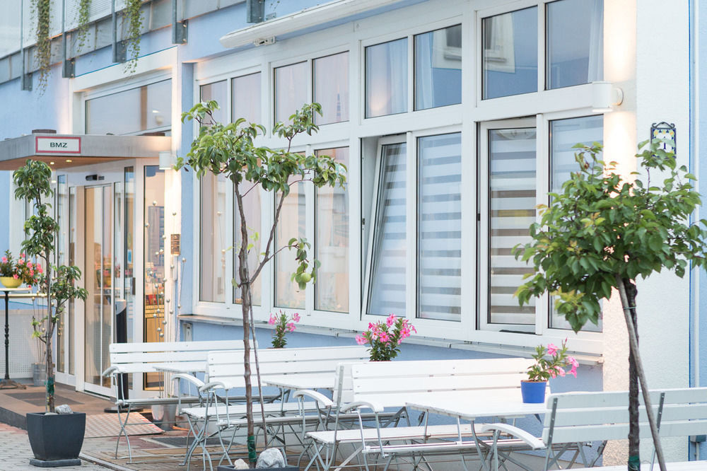 Hotel Blauer Karpfen Oberschleißheim エクステリア 写真