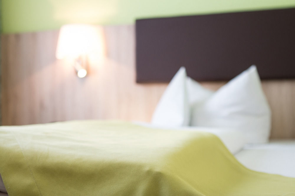 Hotel Blauer Karpfen Oberschleißheim エクステリア 写真