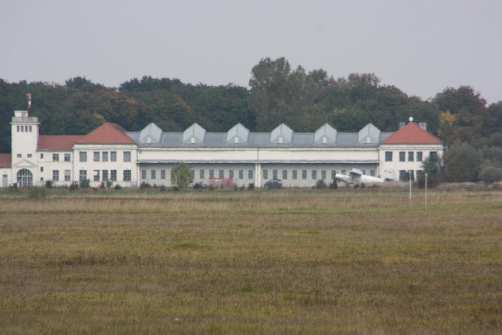 Hotel Blauer Karpfen Oberschleißheim エクステリア 写真