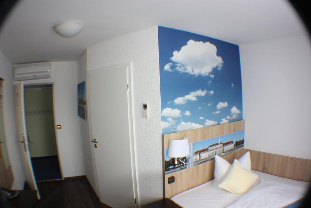 Hotel Blauer Karpfen Oberschleißheim エクステリア 写真