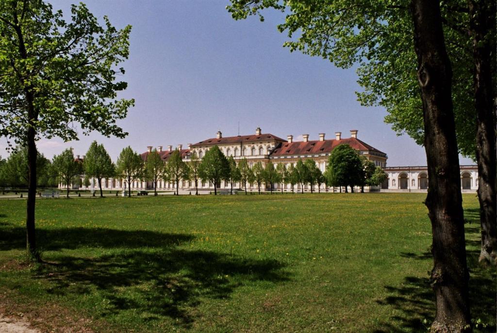 Hotel Blauer Karpfen Oberschleißheim エクステリア 写真