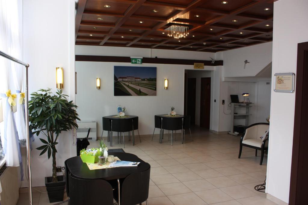Hotel Blauer Karpfen Oberschleißheim エクステリア 写真