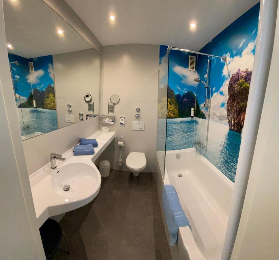Hotel Blauer Karpfen Oberschleißheim エクステリア 写真